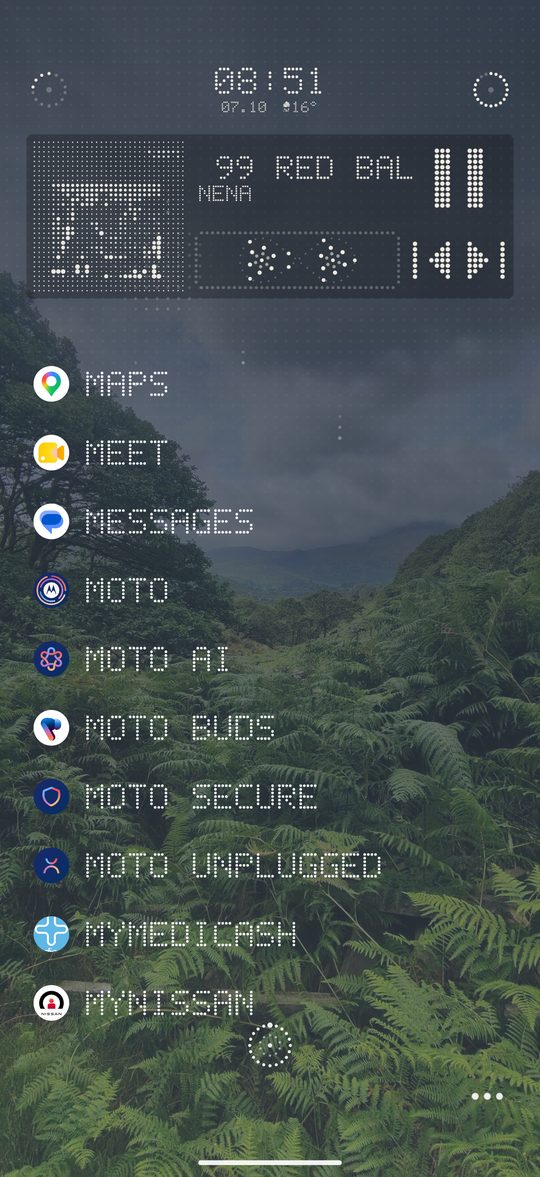 Sense Launcher home screen with favourite apps